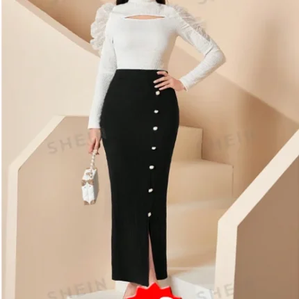 SHEIN Modely تنورة بحافة مشقوق مقلم بكشكش أزرار أمامية